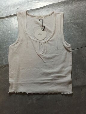 Nia NWT Woman's Cropped Tank Ripple Hem Size Small White